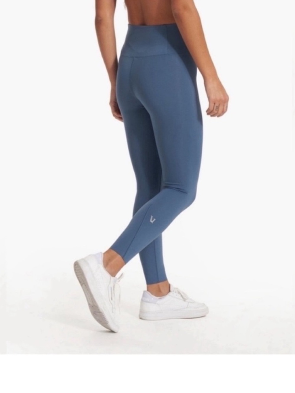 Vuori Women’s Blue Evolve Legging Medium